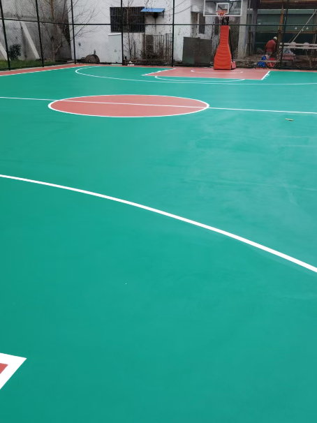 路北 球场长期使用易出现地面开裂